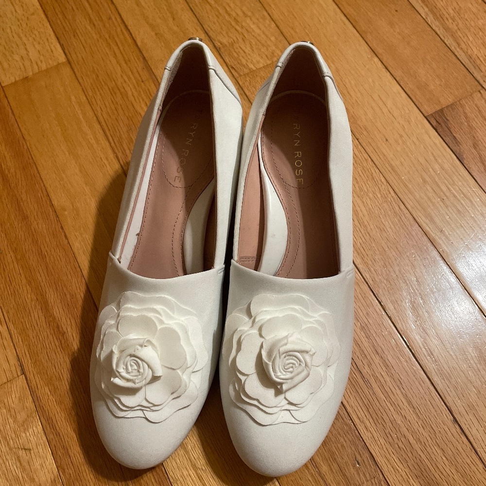 White wedges size 6